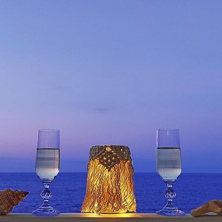 Amazing Beachfront Apartment In Hersonissos エクステリア 写真