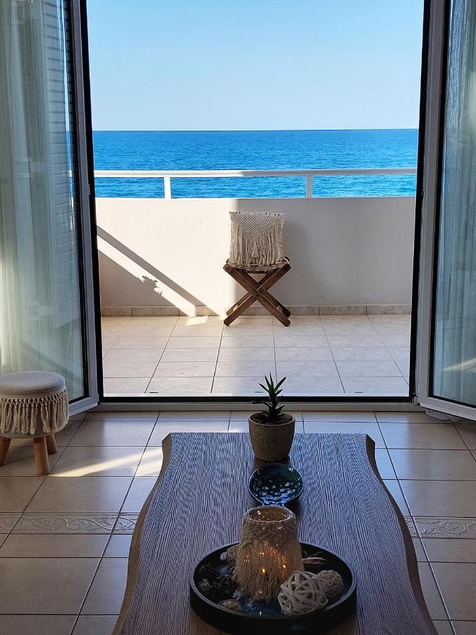 Amazing Beachfront Apartment In Hersonissos エクステリア 写真