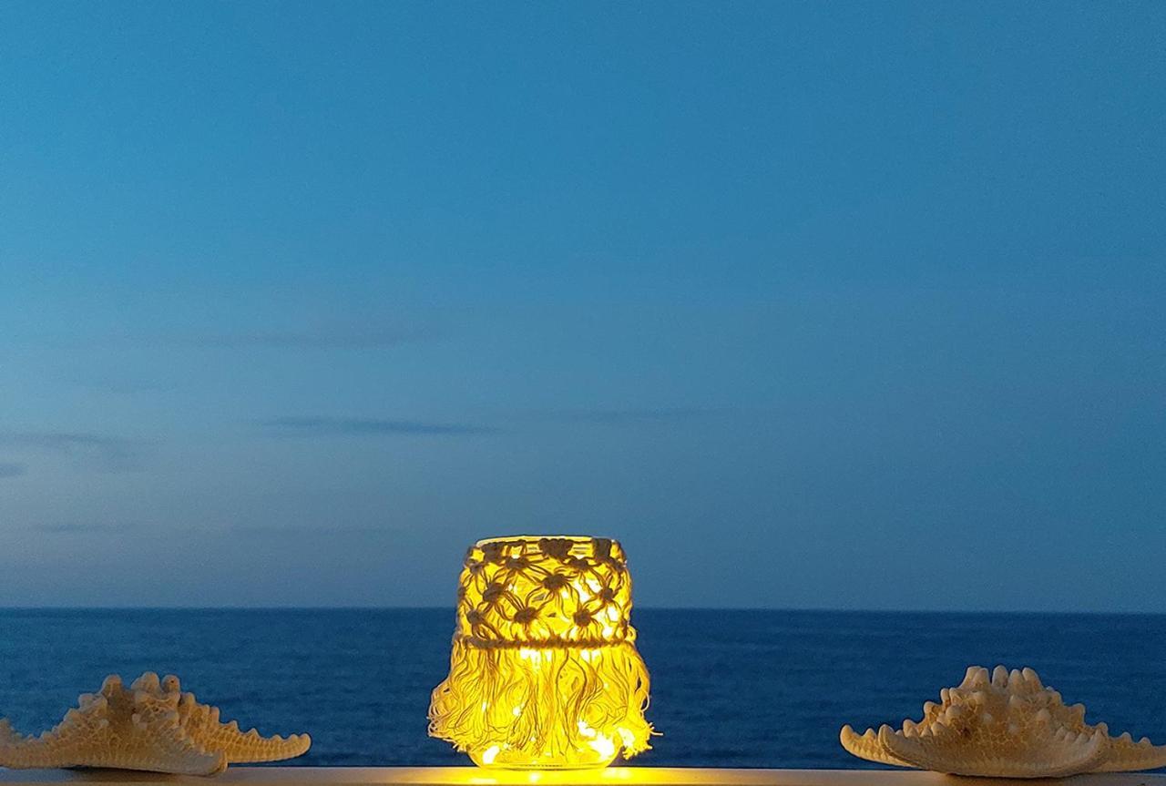 Amazing Beachfront Apartment In Hersonissos エクステリア 写真