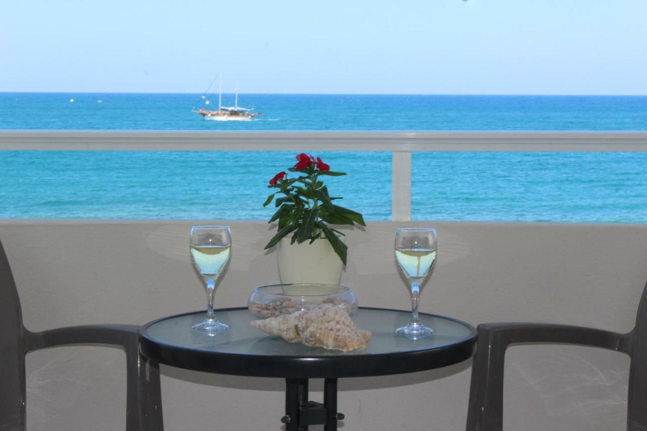 Amazing Beachfront Apartment In Hersonissos エクステリア 写真