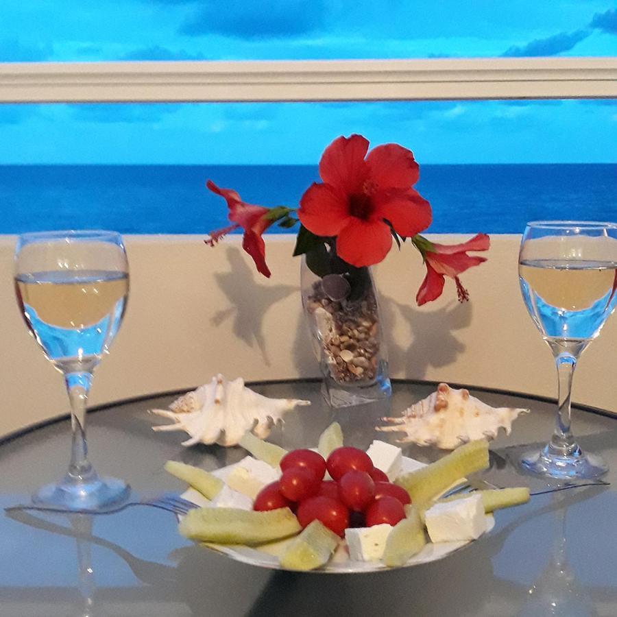 Amazing Beachfront Apartment In Hersonissos エクステリア 写真