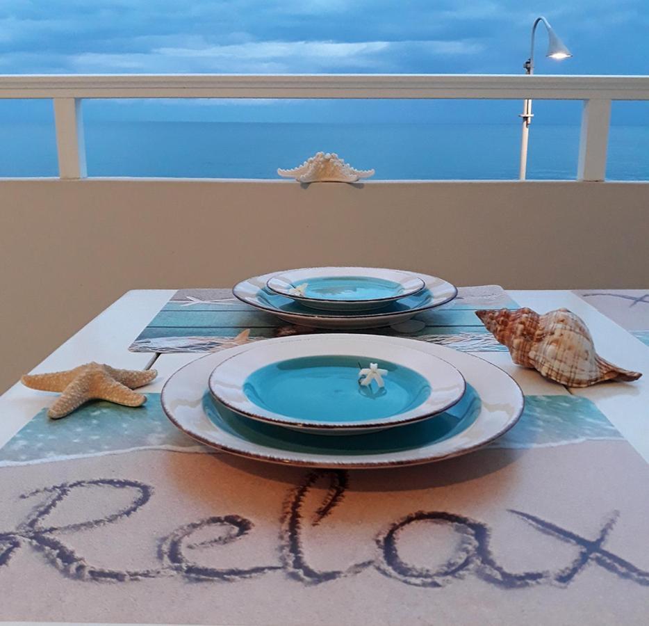 Amazing Beachfront Apartment In Hersonissos エクステリア 写真